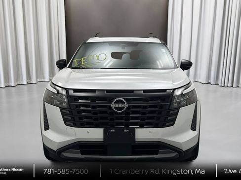 New 2026 Nissan Pathfinder SL w/ SL Premium Package AWD/4WD image 2