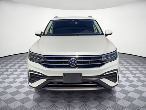 Used 2023 Volkswagen Tiguan SE FWD image 6