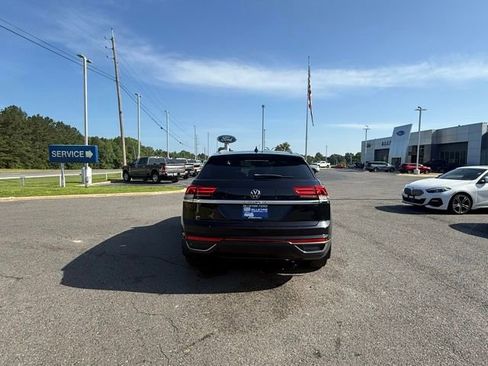 Used 2020 Volkswagen Atlas Cross Sport SE w/ Panoramic Sunroof Package FWD image 5