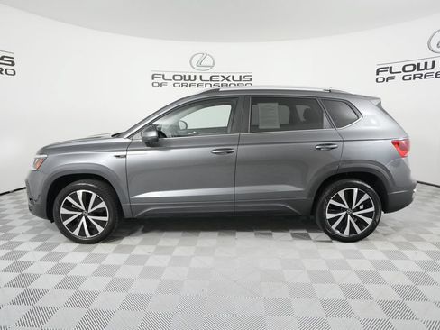 Used 2023 Volkswagen Taos SE FWD image 4
