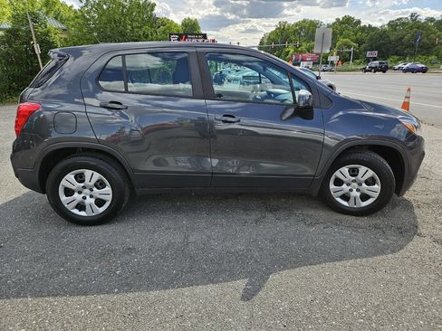 Used 2019 Chevrolet Trax LS FWD image 6