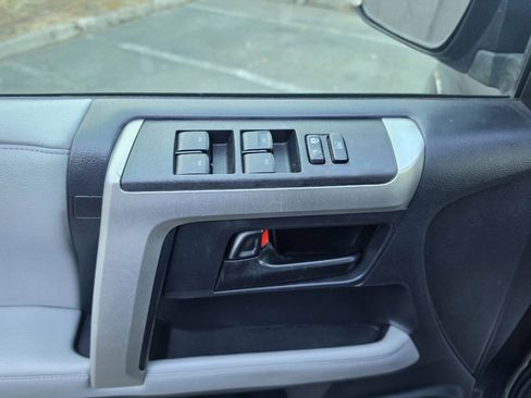 Used 2010 Toyota 4Runner SR5 w/ Convenience Pkg AWD/4WD image 39
