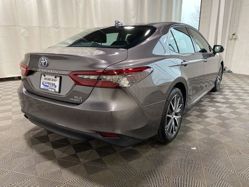 Used 2022 Toyota Camry XLE image 7