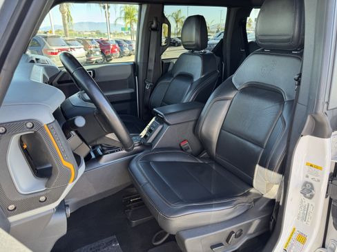 Used 2023 Ford Bronco Badlands image 15