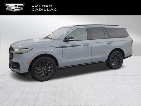 Used 2025 Lincoln Navigator Reserve w/ Jet Appearance Package AWD/4WD image 1