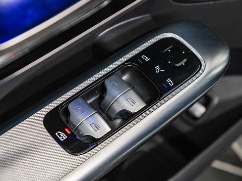 Used 2025 Mercedes-Benz GLC 300 image 22