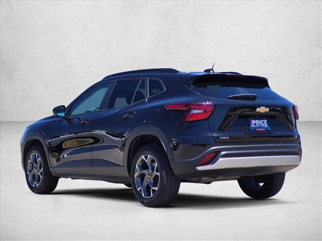 Used 2025 Chevrolet Trax LT FWD image 8
