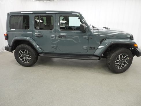 New 2026 Jeep Wrangler Unlimited Sahara AWD/4WD image 9