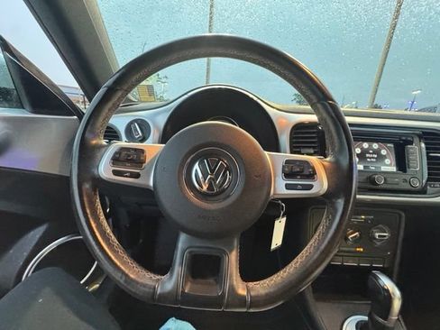 Used 2015 Volkswagen Beetle 1.8T Classic FWD image 13
