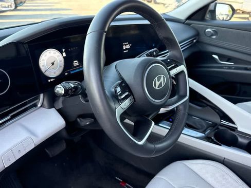 Used 2025 Hyundai Elantra Limited FWD image 13