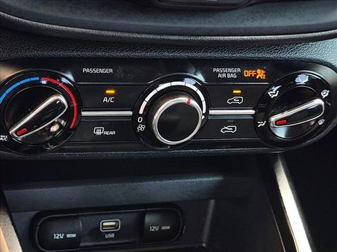 Used 2023 Kia Soul LX w/ LX Technology Package FWD image 14