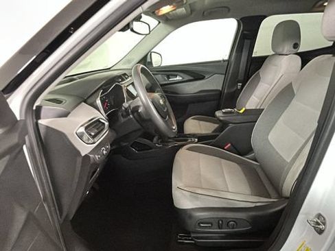 Used 2021 Chevrolet TrailBlazer LT w/ Sun and Liftgate Package FWD image 11