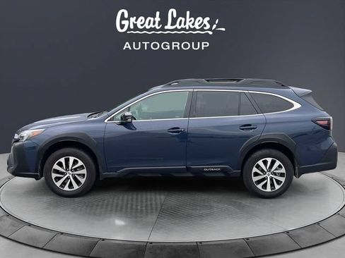 Used 2025 Subaru Outback Premium AWD/4WD image 2