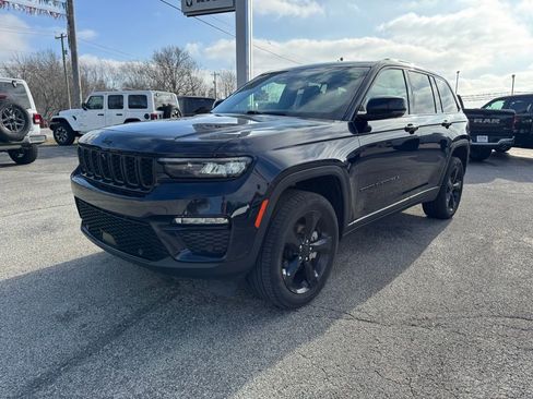 Used 2024 Jeep Grand Cherokee Limited w/ Luxury Tech Group II image 1