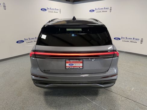 Used 2024 Lincoln Nautilus Reserve w/ Equipment Group 202A image 5