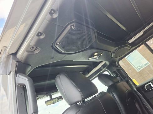 Used 2023 Jeep Wrangler Unlimited Sahara w/ Cold Weather Group image 16