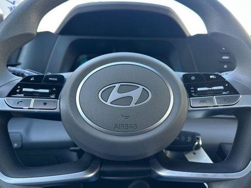 Certified 2026 Hyundai Elantra SE FWD image 22