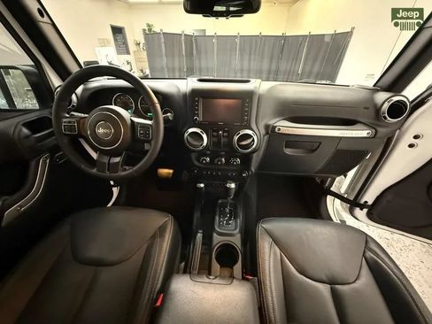 Used 2015 Jeep Wrangler Sahara w/ Connectivity Group AWD/4WD image 21