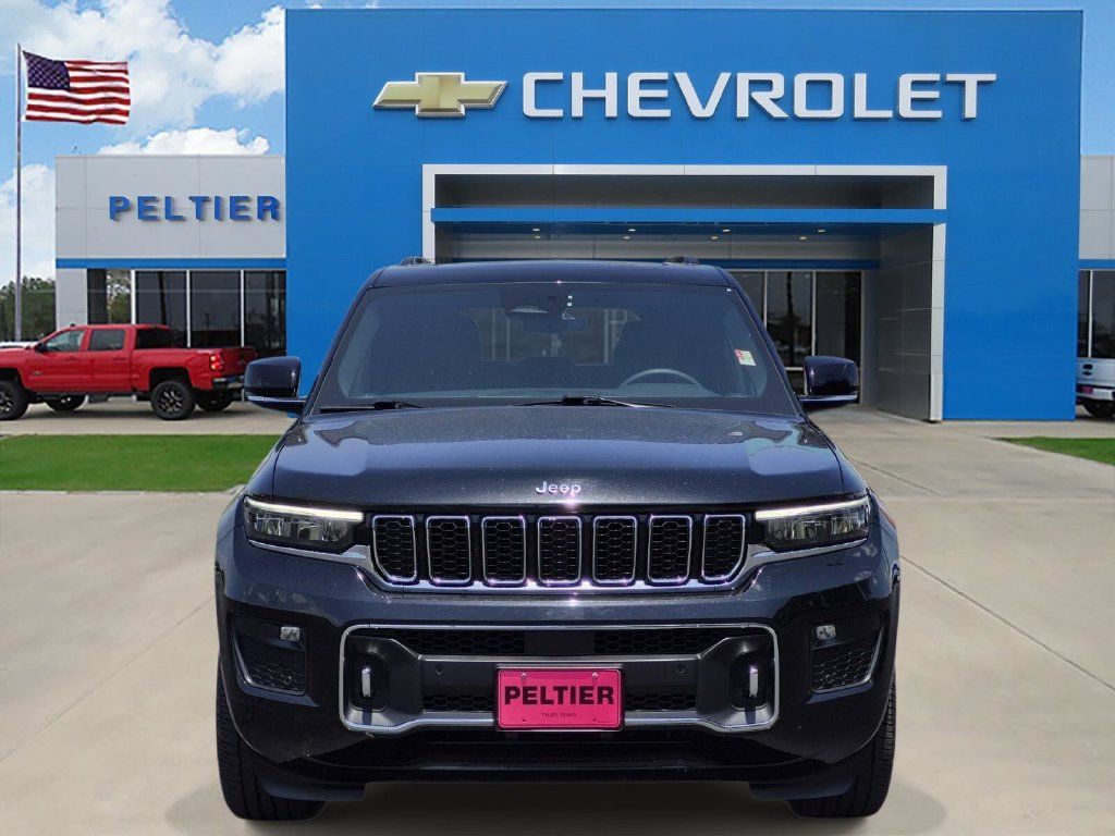 Used 2023 Jeep Grand Cherokee Overland w/ Luxury Tech Group IV AWD/4WD image 2