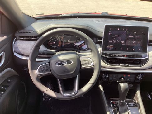 Used 2024 Jeep Compass Latitude AWD/4WD image 13