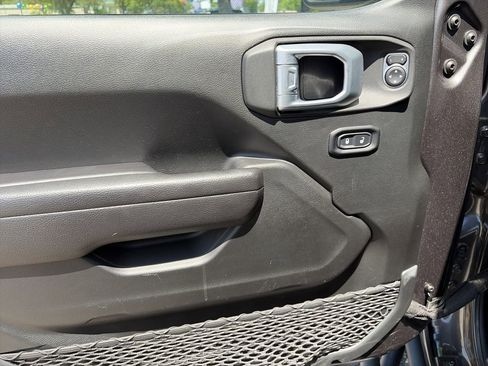 Used 2022 Jeep Wrangler Unlimited Sport image 18