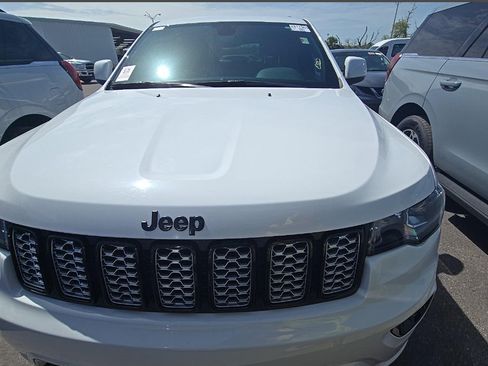 Used 2022 Jeep Grand Cherokee Laredo X RWD image 3
