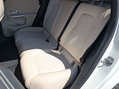 Used 2025 Mercedes-Benz GLA 250 4MATIC image 27