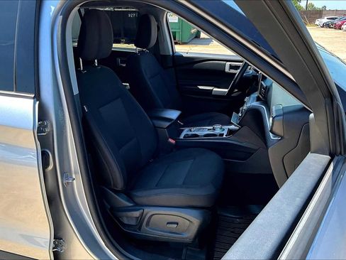 Used 2022 Ford Explorer XLT image 8