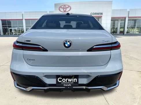 Used 2025 BMW 740i xDrive AWD/4WD image 4