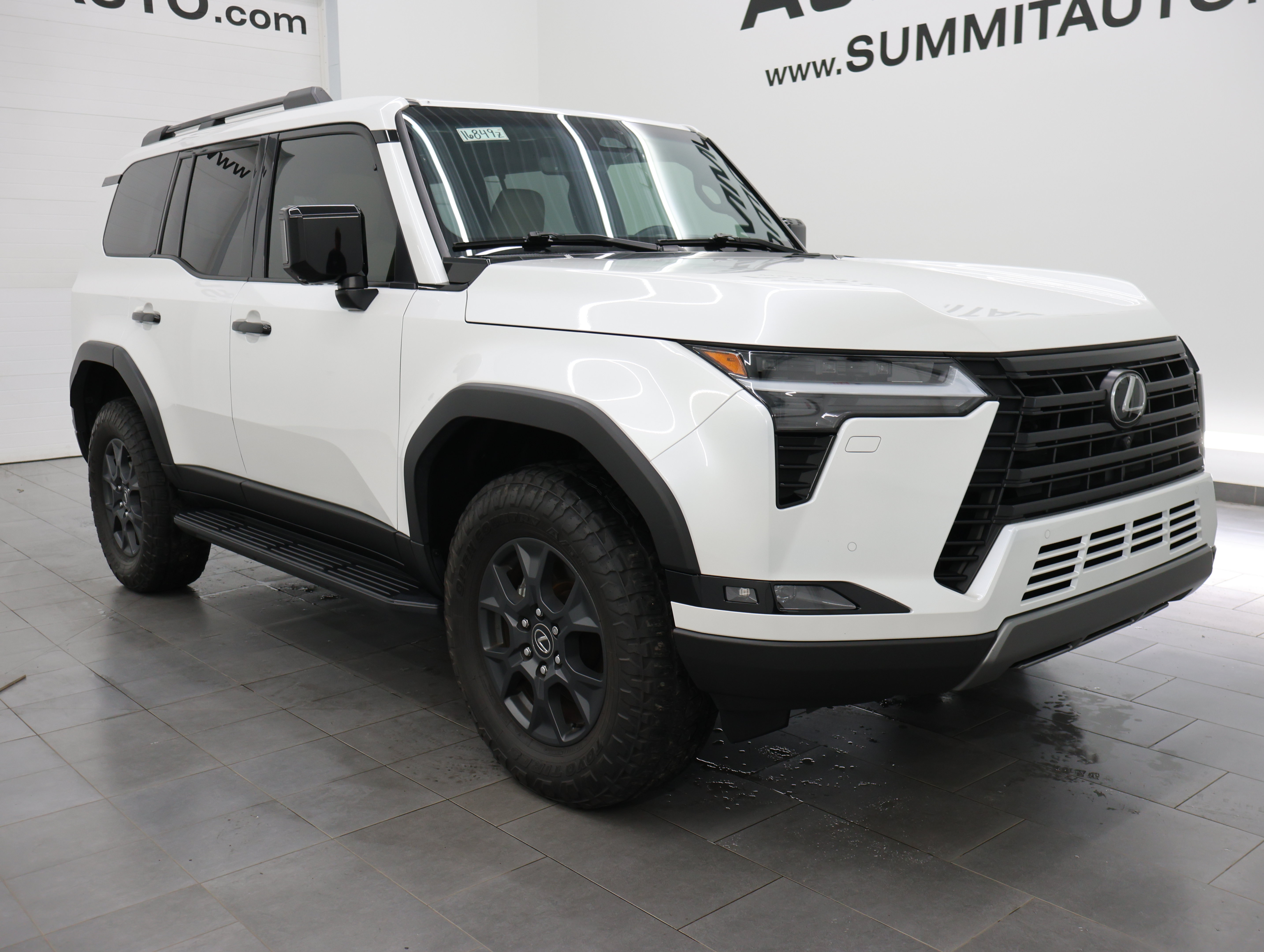 Used 2024 Lexus GX 550 AWD/4WD image 2