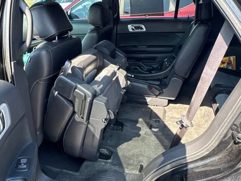 Used 2015 Ford Explorer XLT w/ Equipment Group 202A FWD image 5