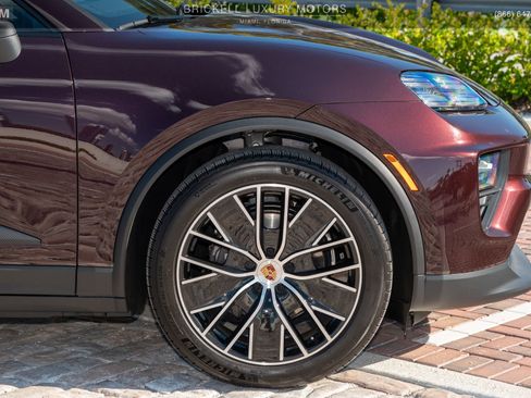 Used 2025 Porsche Macan 4 Electric image 66