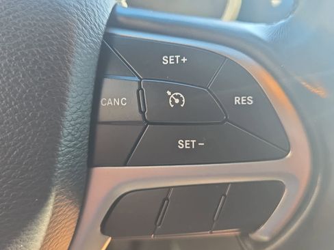 Used 2020 Jeep Grand Cherokee Laredo w/ 18" Wheel & 8.4" Radio Group image 22