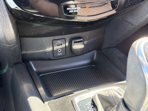 Used 2017 Nissan Rogue S FWD image 22