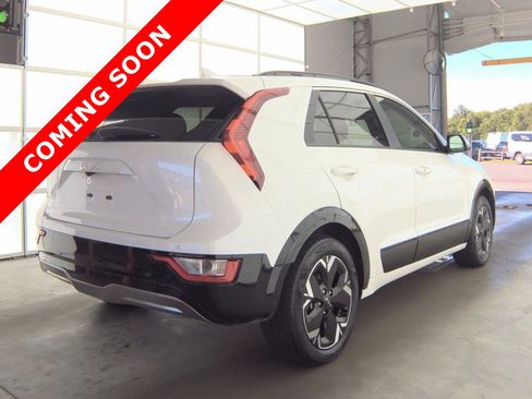 Used 2023 Kia Niro Wind w/ Wind Preserve Package FWD image 5
