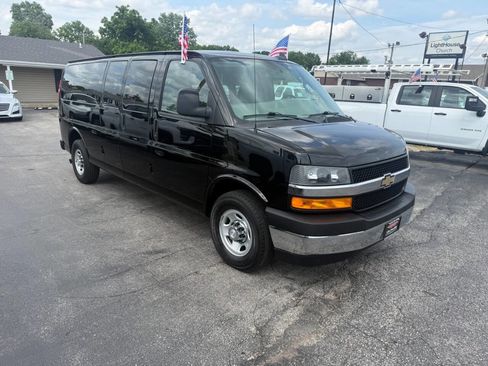 Used 2018 Chevrolet Express 3500 LT w/ LT Preferred Equipment Group RWD image 4