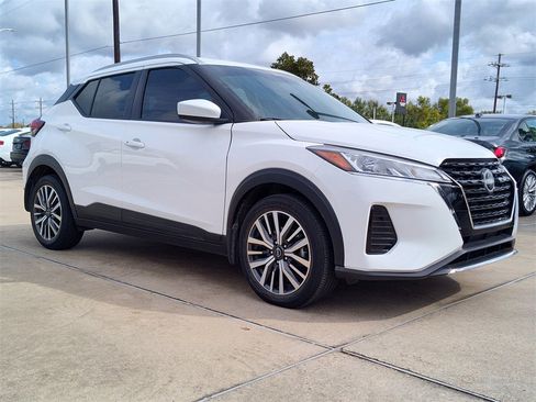 Used 2023 Nissan Kicks SV image 14