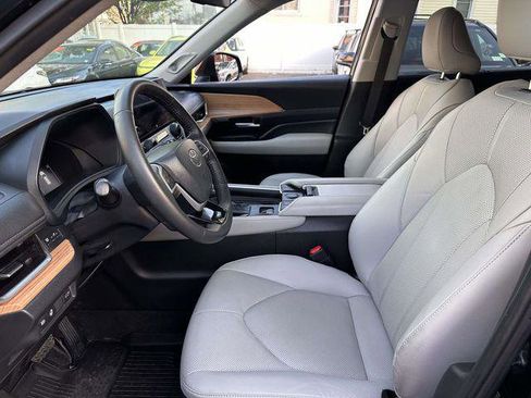 Used 2024 Toyota Grand Highlander Limited image 13