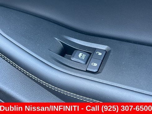 Used 2025 Jeep Grand Cherokee Laredo X w/ Luxury Tech Group I RWD image 23
