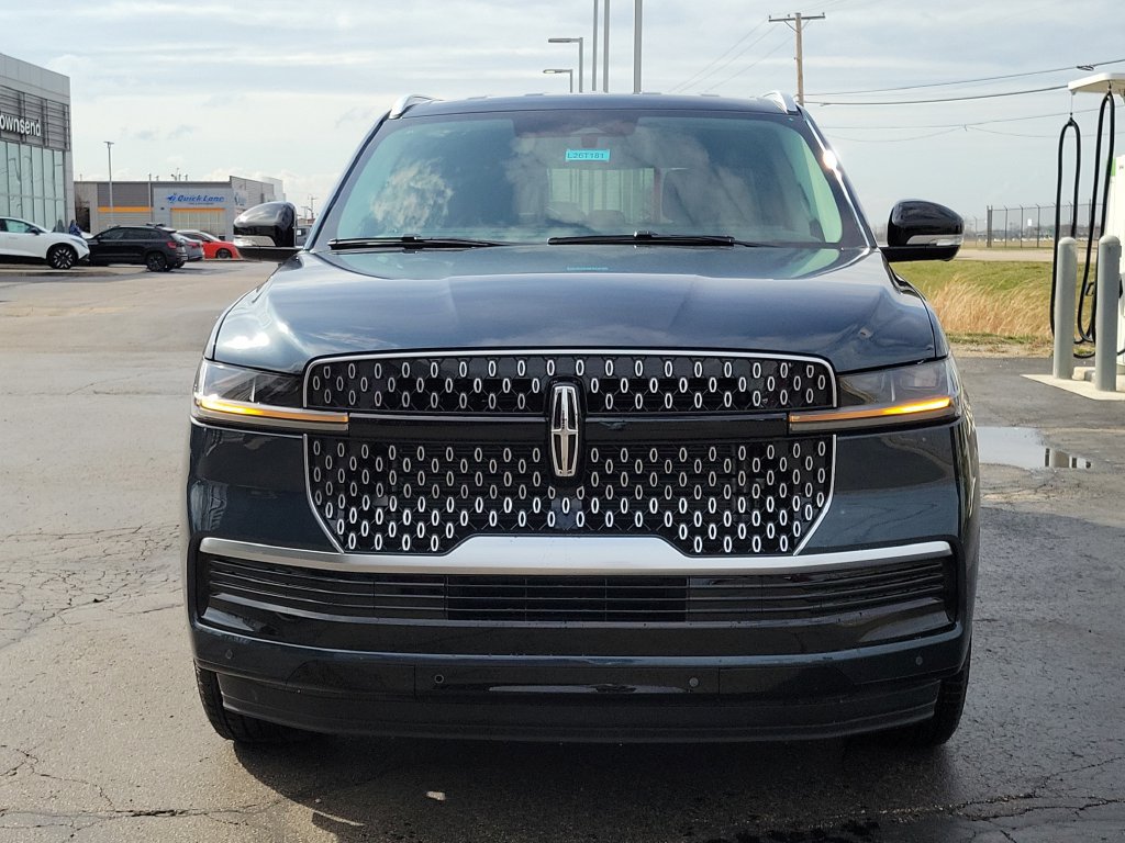 New 2026 Lincoln Navigator L Premier AWD/4WD image 2