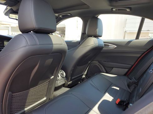 Used 2024 Alfa Romeo Giulia Veloce image 12