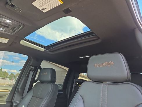 Used 2024 Chevrolet Silverado 2500 High Country w/ Technology Package AWD/4WD image 30
