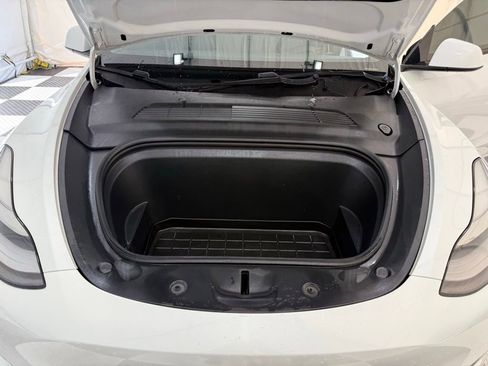 Used 2020 Tesla Model Y Long Range image 10