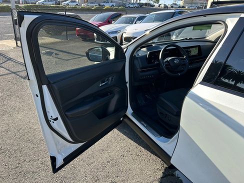 Used 2023 Nissan Ariya FWD image 9