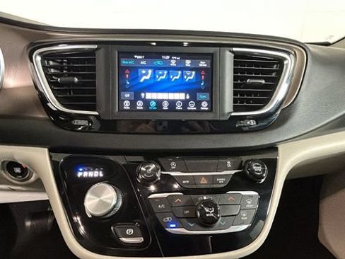 Used 2021 Chrysler Voyager Lxi FWD image 22