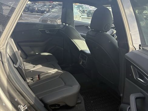 Used 2025 Audi Q8 Premium Plus image 20