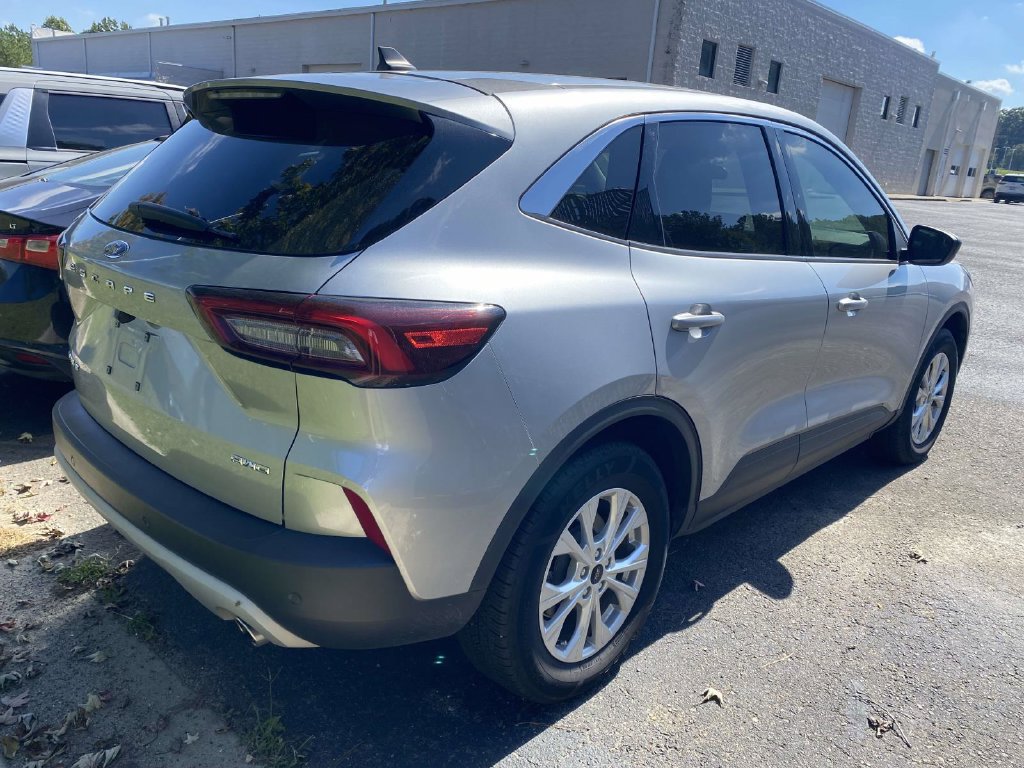 Used 2023 Ford Escape Active w/ Tech Pack #1 AWD/4WD image 5