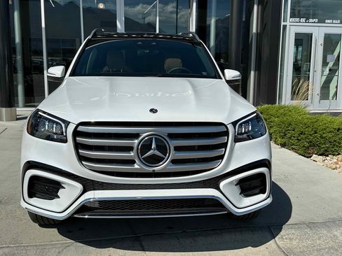 New 2025 Mercedes-Benz GLS 580 4MATIC image 2