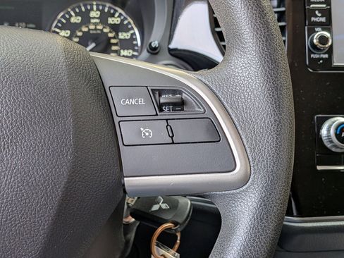 Used 2020 Mitsubishi Outlander ES image 12