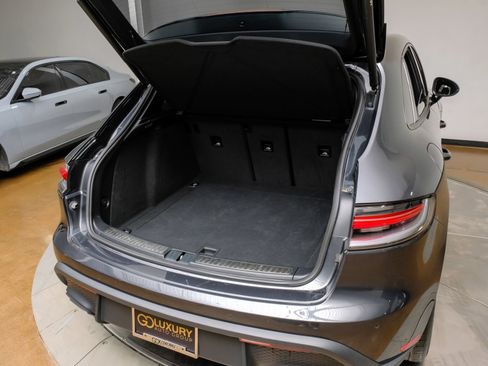 Used 2023 Porsche Macan w/ Premium Package Plus AWD/4WD image 53